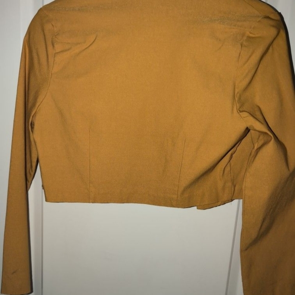 Cropped Blazer - Picture 2 of 4